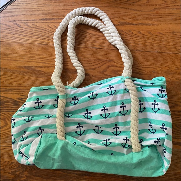 NWOT!  Perfect condition. No tears or stains. From a smoke free home. - Picture 7 of 7